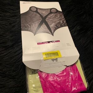 Sheertex Barbie pantyhose BNWT
Outer package is open only !